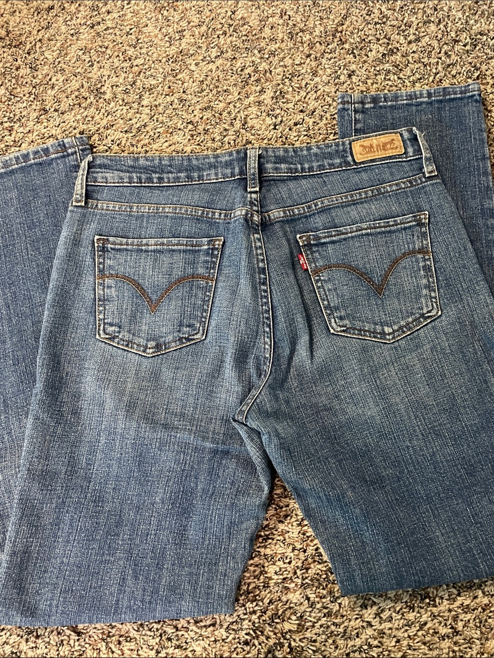 Levi's Women's Mid Rise Skinny Medium Wash Blue Denim Jeans Size 6 | Like New - Picture 4 of 8